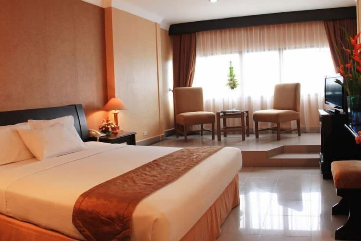 Minibar, ameublement personnalisé, bureau, lits pliants/supplémentaires