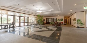 Interior entrance - Ada Garden Hotel Okinawa (Kunigami)