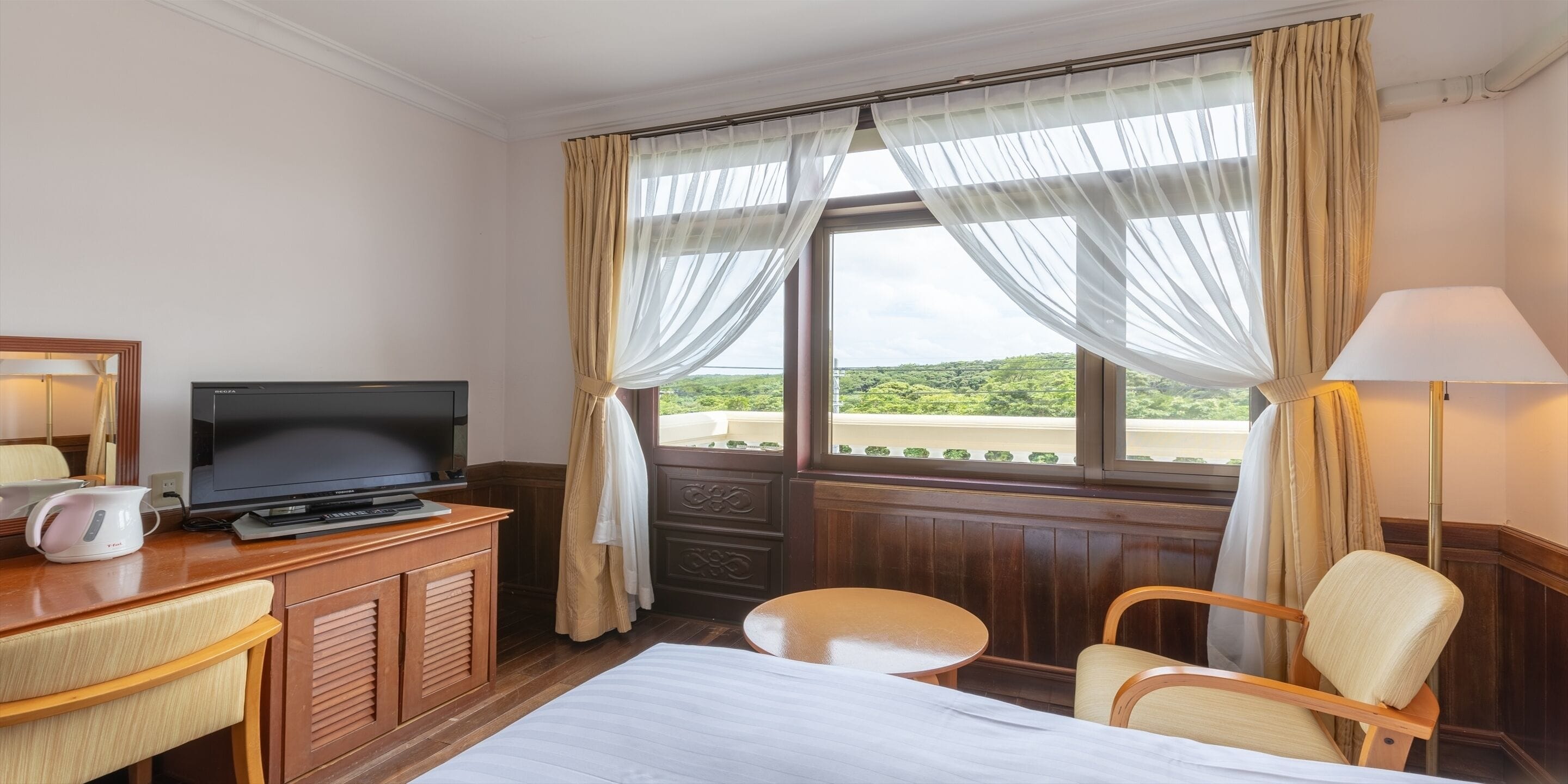 standard twin room | desk, free wifi, wheelchair access