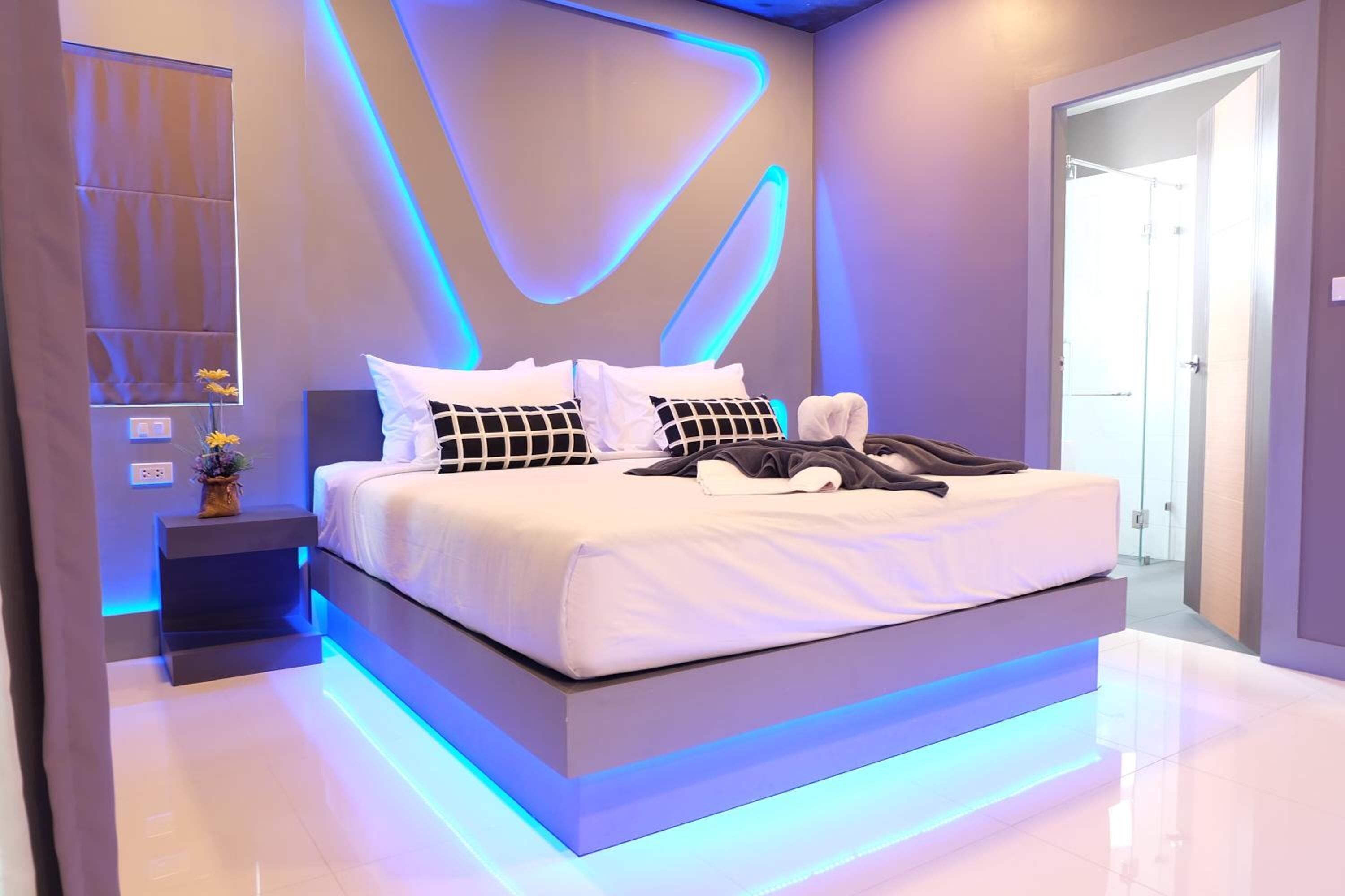 in-room safe, desk, soundproofing, rollaway beds