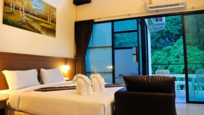 Deluxe Double Room | Mountain view - The Wave Patong Boutique Hotel (Patong)