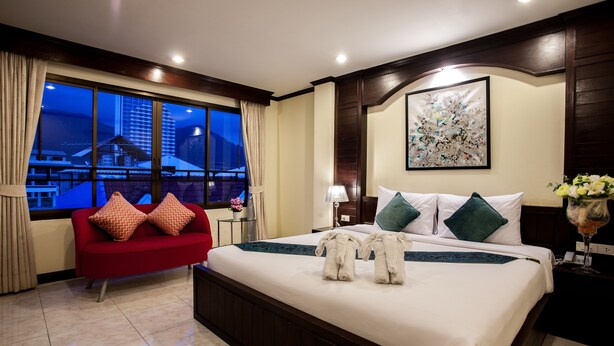 1 bedroom, in-room safe, desk, iron/ironing board (on request) - @ White Patong (Patong)