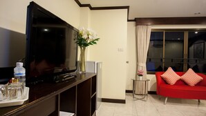1 bedroom, in-room safe, desk, iron/ironing board (on request) - @ White Patong (Patong)