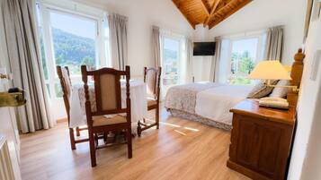 1 makuuhuone, minibaari, tallelokero huoneessa, työpöytä