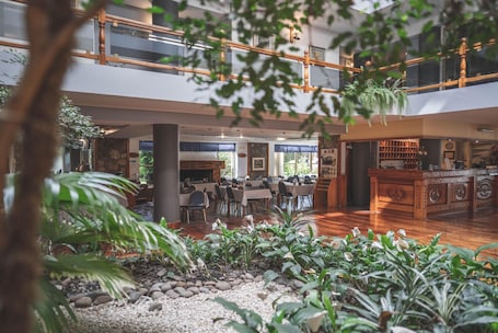 Restaurante al aire libre. Hotel Patagonia Plaza