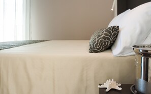 In-room safe, desk, free WiFi, bed sheets - Hotel Palos (Rimini)