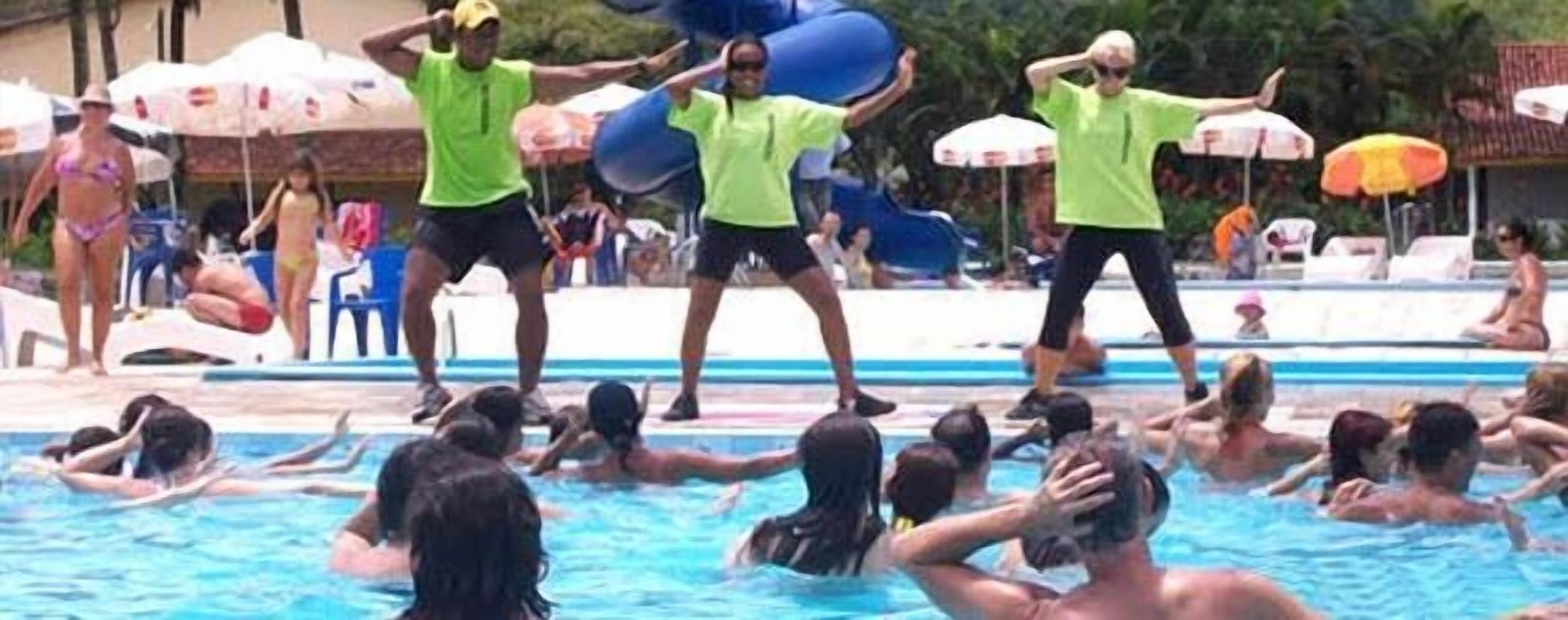 3 outdoor pools, pool umbrellas, sun loungers