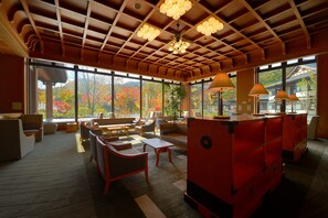 Lobby lounge - Yamanokami Onsen Yuukaen (Hanamaki)
