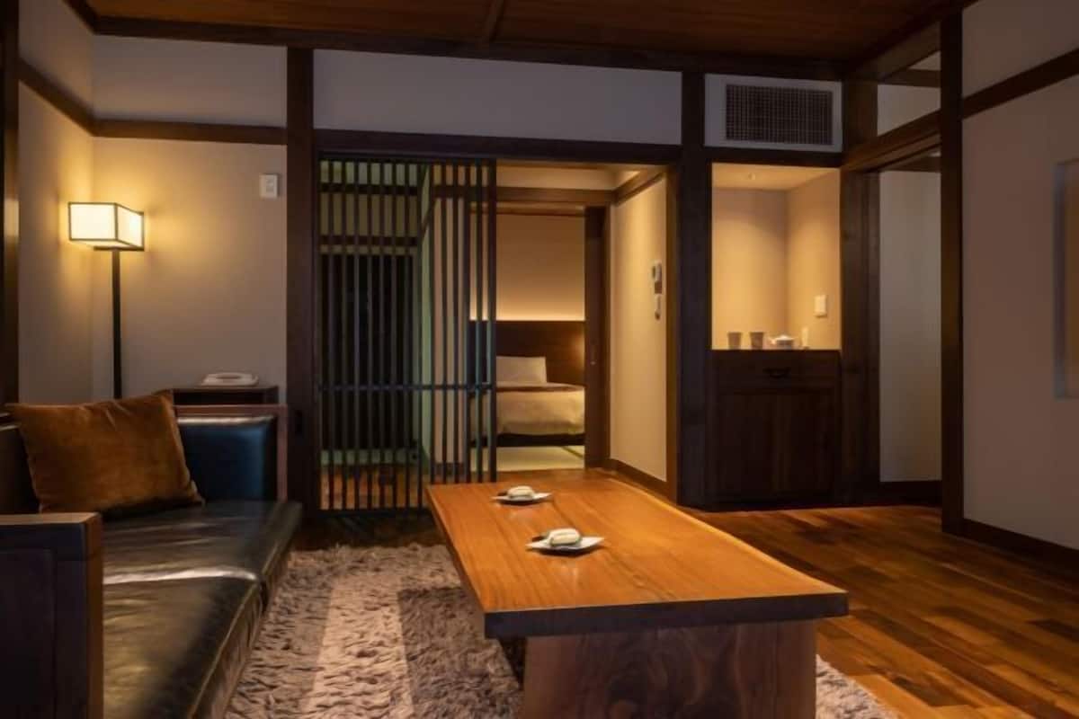 Luxe beddengoed, een minibar, een kluis op de kamer