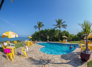 Outdoor pool - Brisa Hotel (Caraguatatuba)