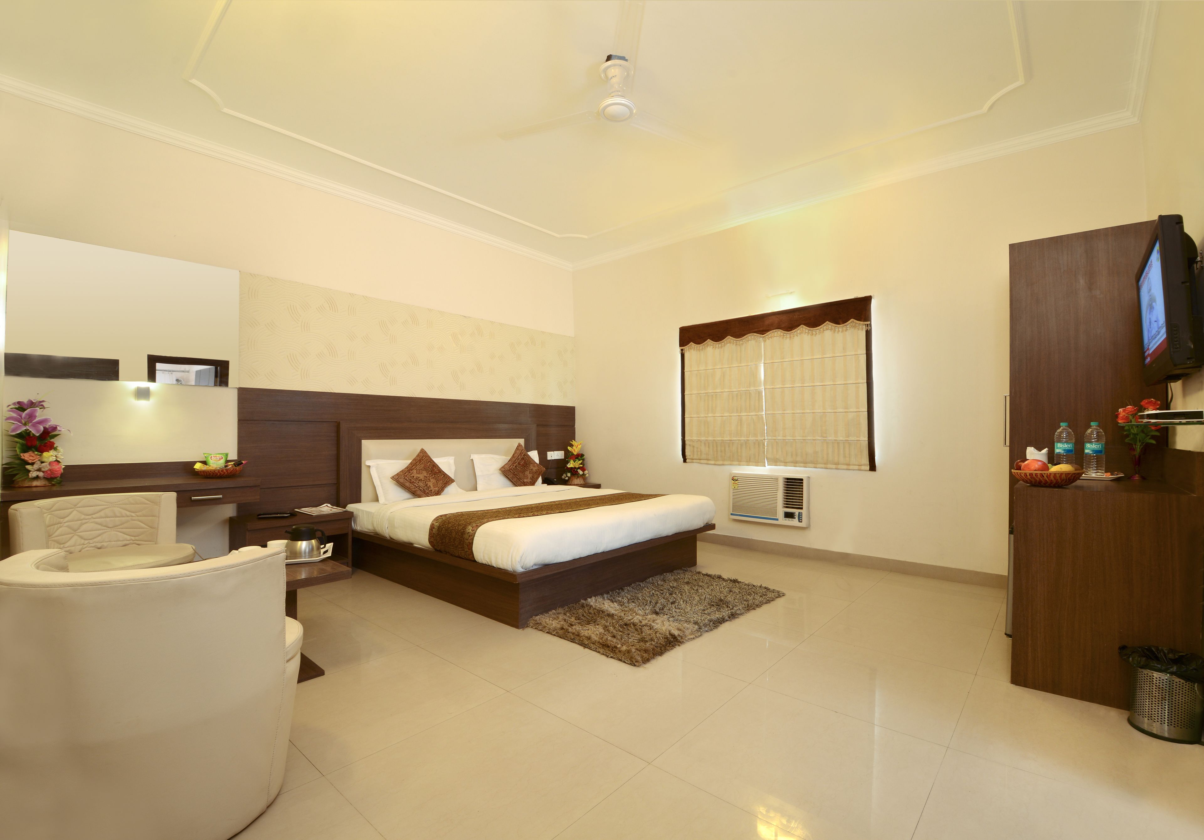 Deluxe Double Room | Minibar, desk, free WiFi