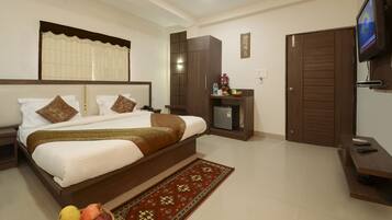 Deluxe Double Room | Minibar, desk, free WiFi