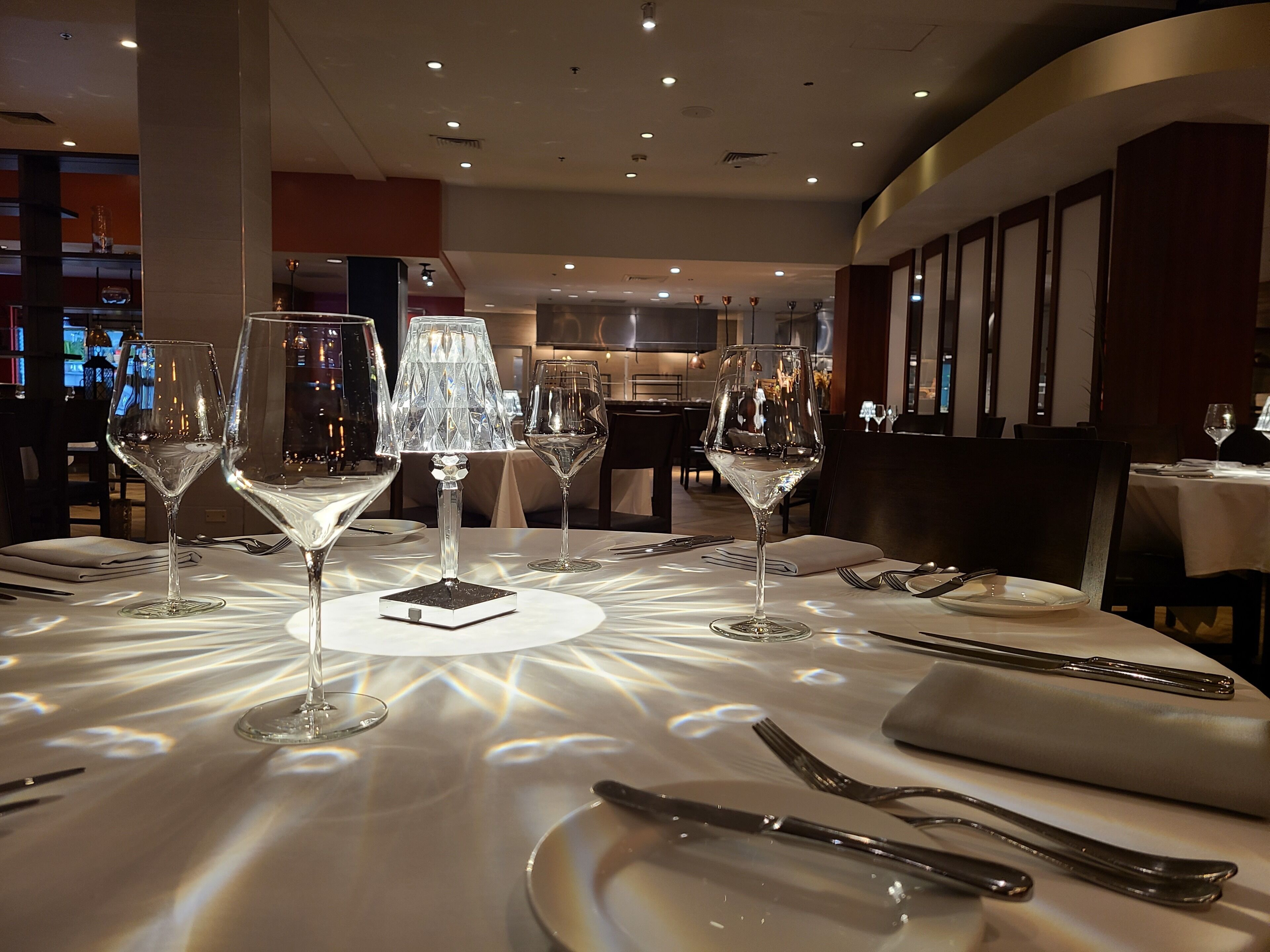 3 restaurants, breakfast, lunch, dinner served; international cuisine