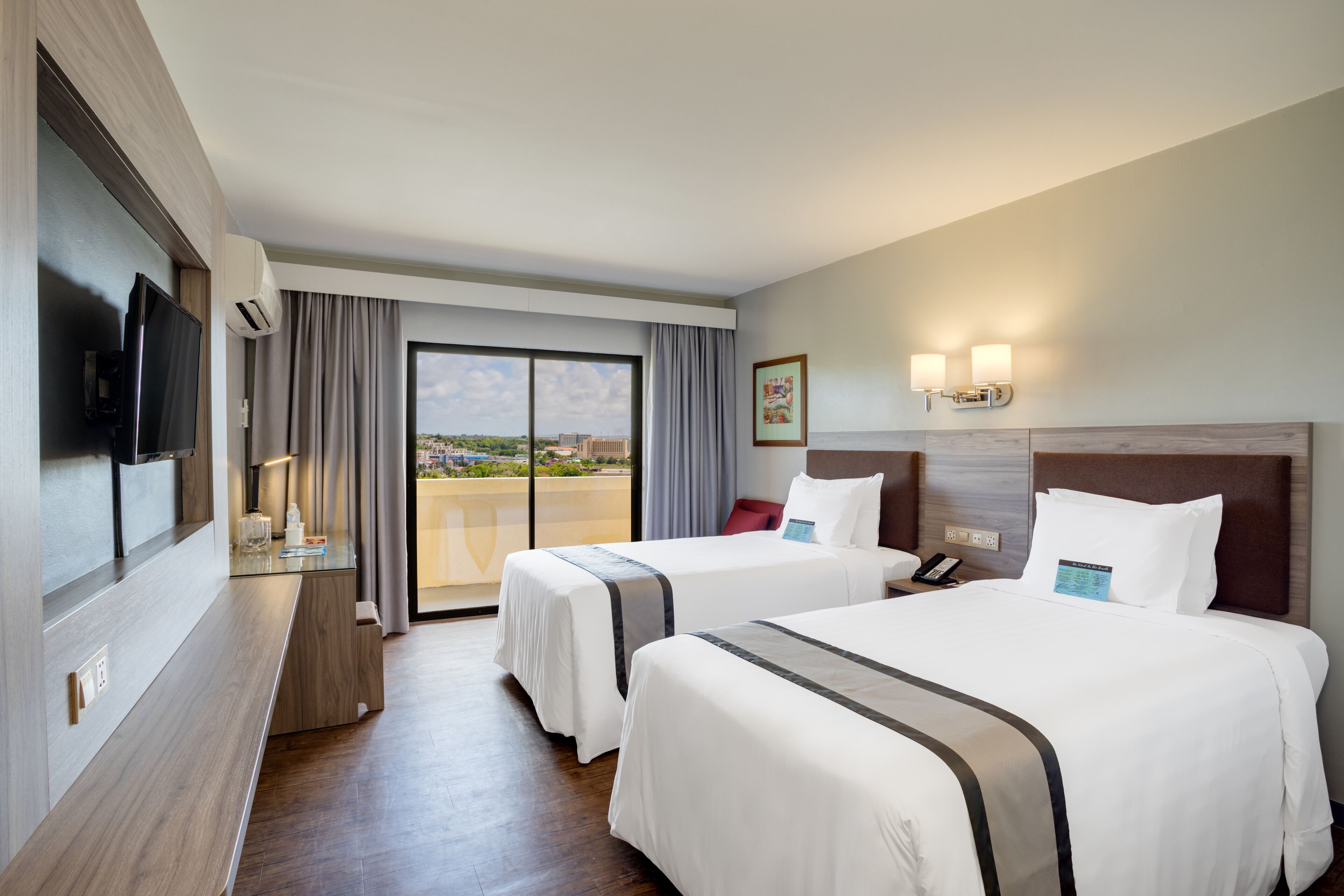 Habitación estándar con 2 camas individuales | Caja de seguridad en la habitación, escritorio y wifi gratis 