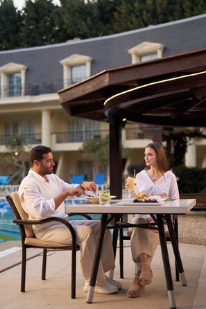 3 restaurants, breakfast, lunch, dinner served; international cuisine - Renaissance Cairo Mirage City Hotel (New Cairo)