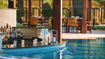 2 bar/lounge, bar kolam renang dan bar tepi kolam renang