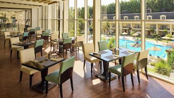 Outdoor pool, open 7:00 AM to 7:00 PM, pool loungers