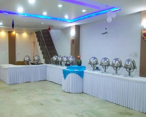 Banquet hall - Hotel Taj Galaxy  (Agra)