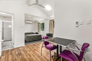 Deluxe Queen Cabin
