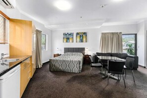 Deluxe Queen Room | Desk, laptop workspace, iron/ironing board, free WiFi