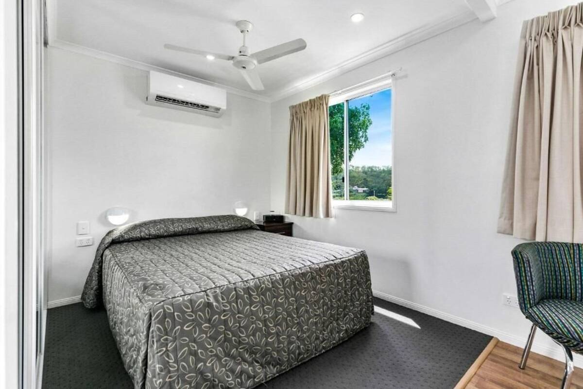 Deluxe Queen Cabin