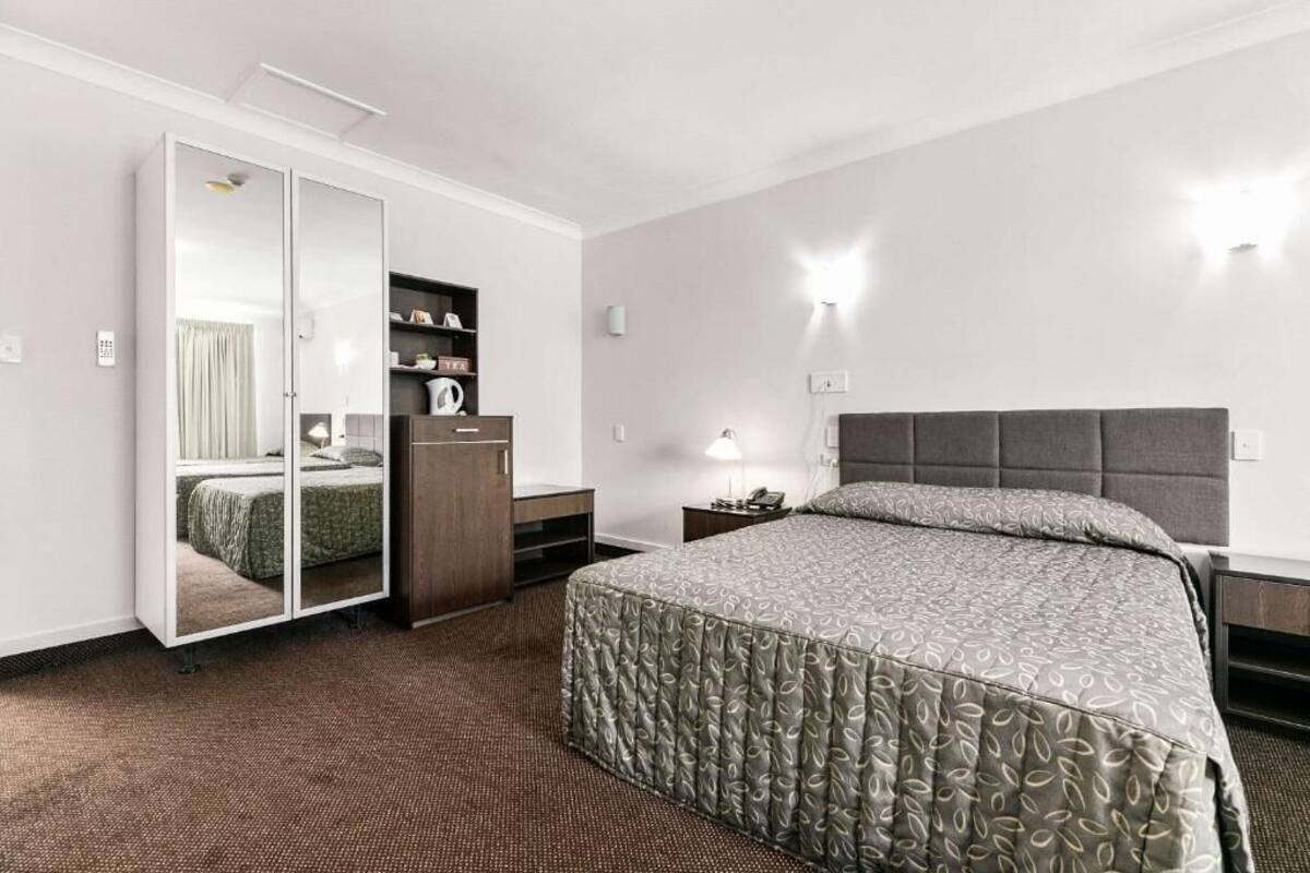 Deluxe Queen Room
