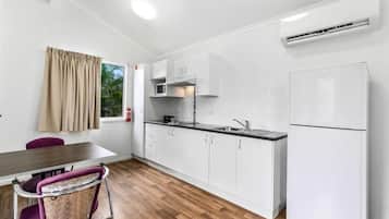 Deluxe Queen Cabin