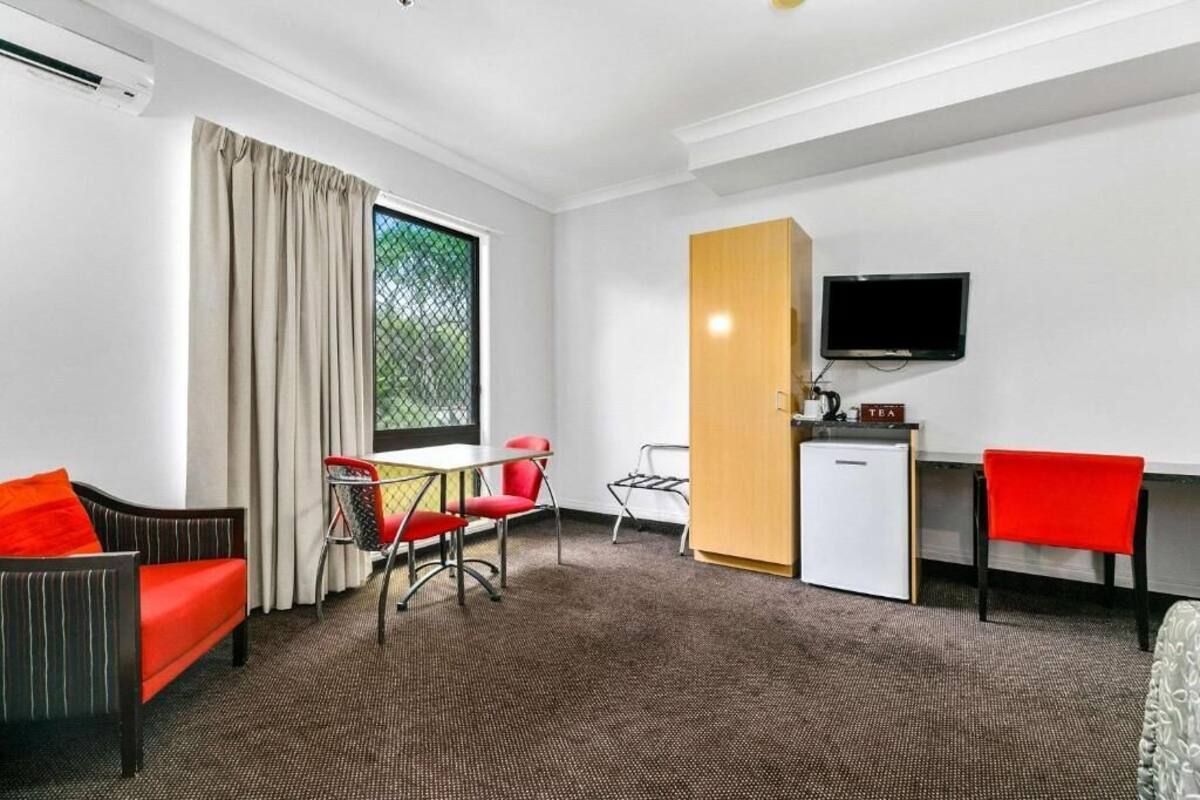 Desk, laptop workspace, iron/ironing board, free WiFi