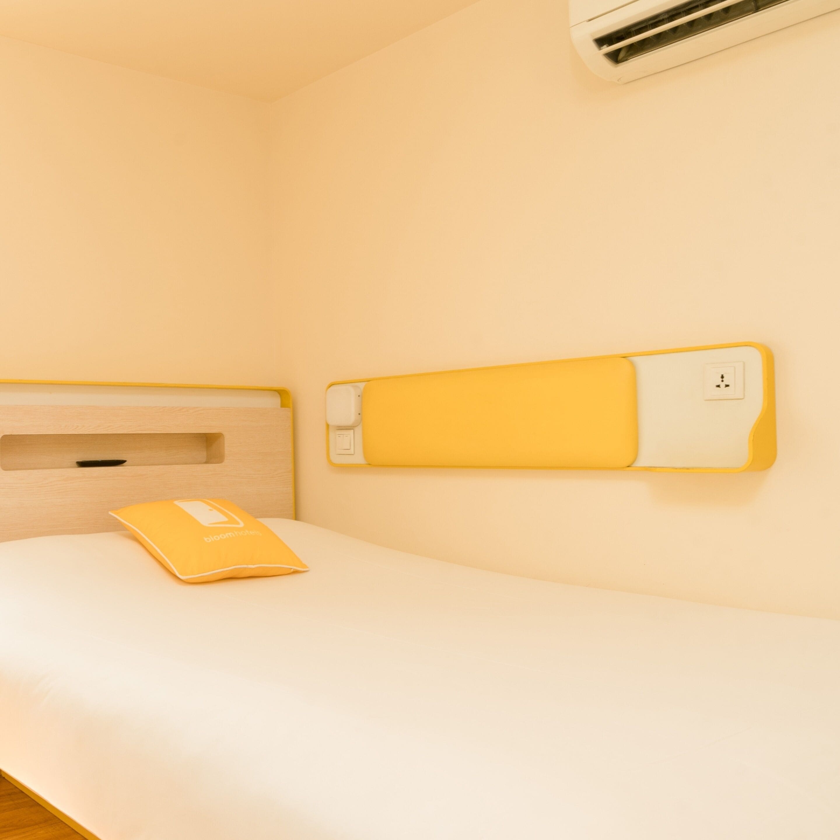 value queen | premium bedding, in-room safe, desk, soundproofing