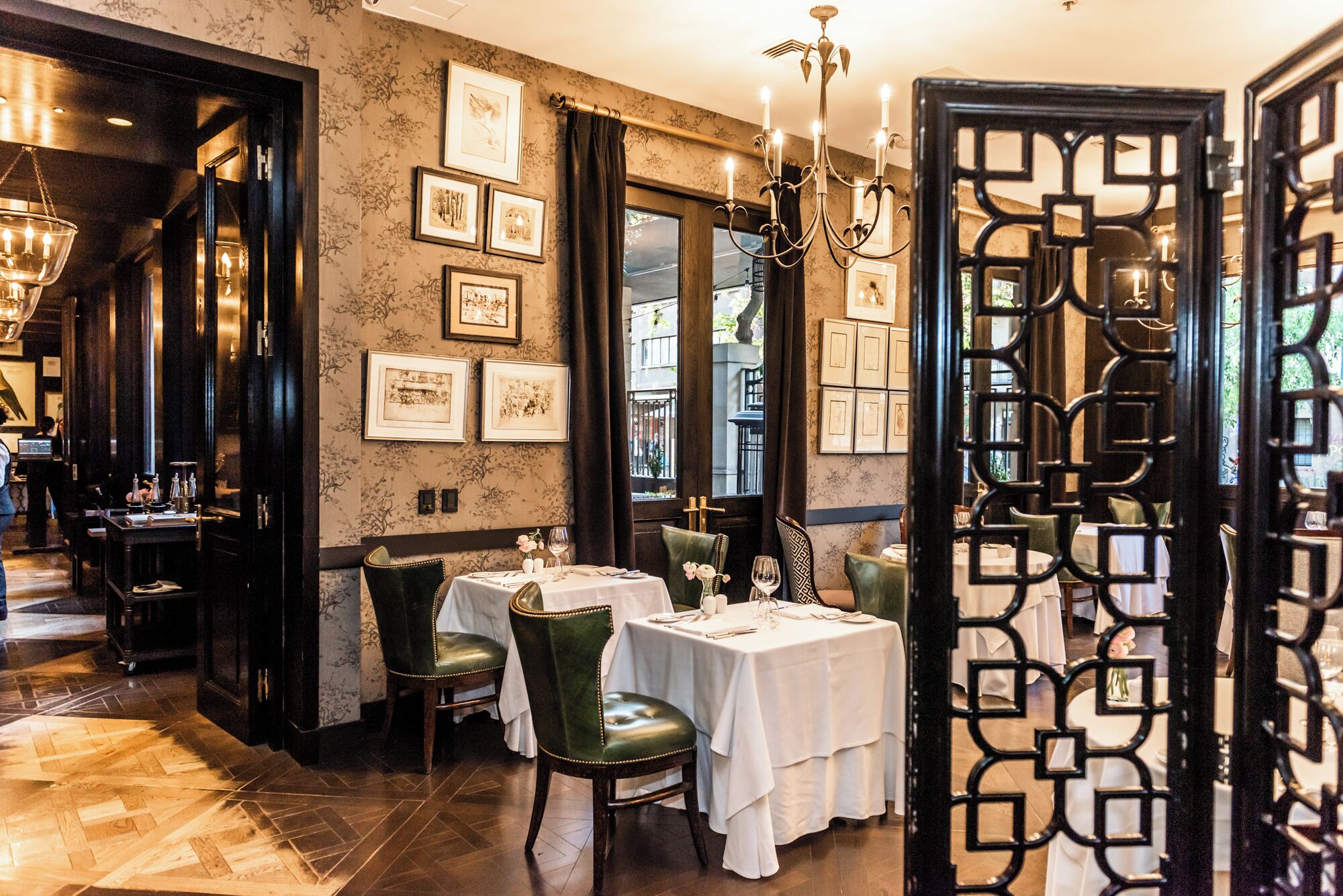 2 restaurantes: opção de almoço, jantar e brunch aos fins de semana