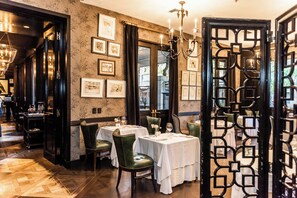 2 restaurants; lunch, dinner and brunch served 