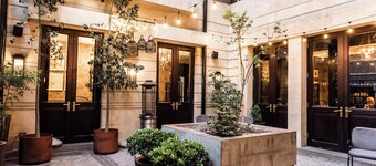 The Singular Santiago