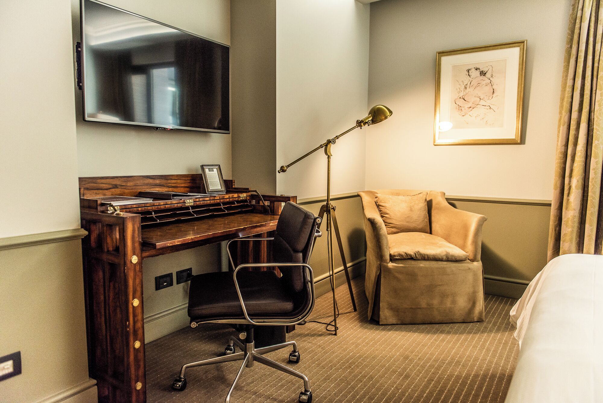 room (the lastarria) | 1 bedroom, free minibar, in-room safe, blackout curtains