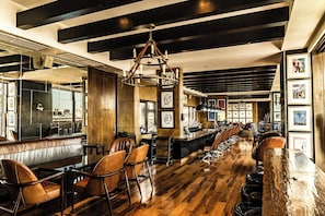 2 restaurants, lunch, dinner, brunch served; international cuisine