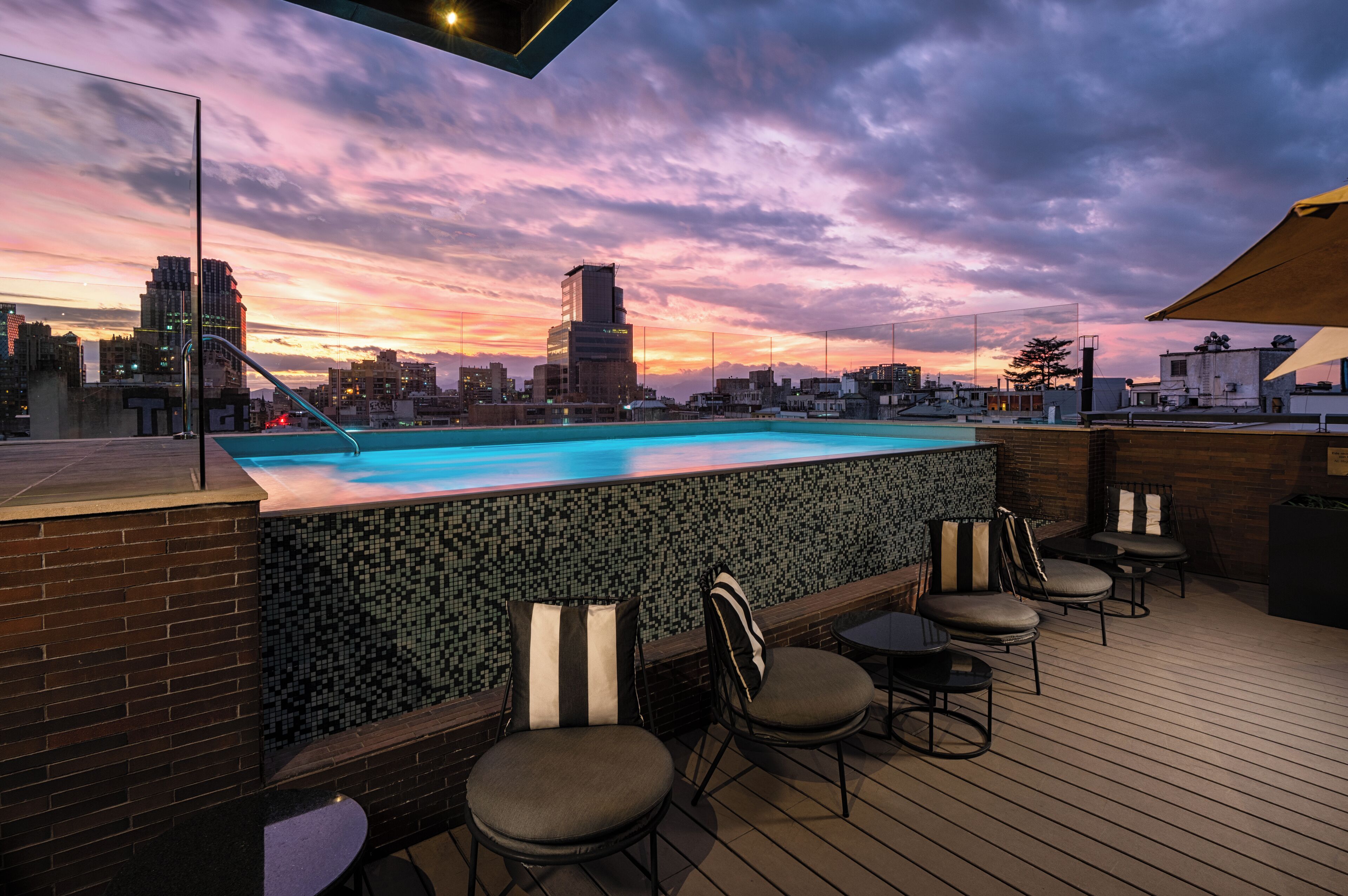 Seasonal outdoor pool, pool umbrellas, sun loungers