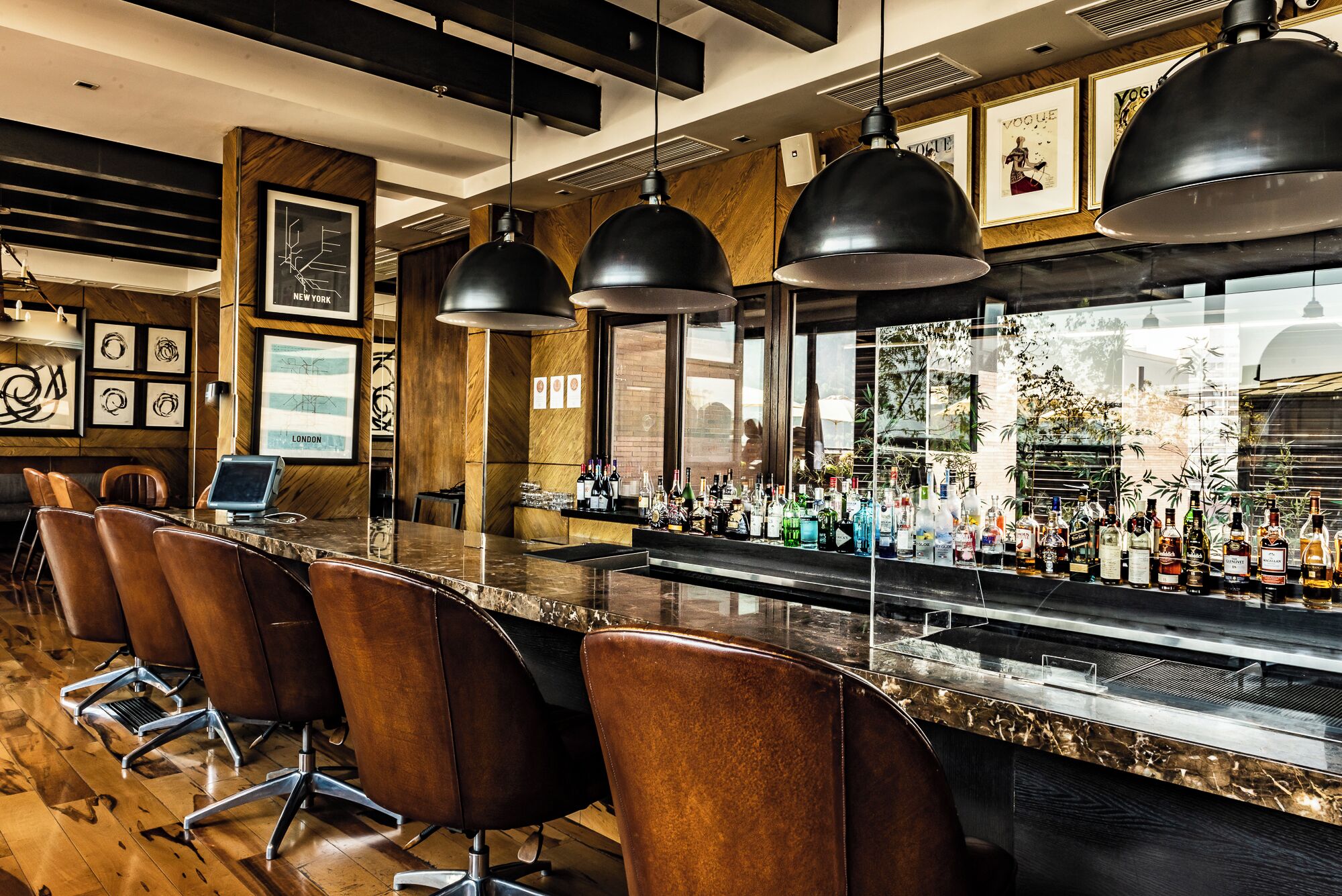 2 restaurants, lunch, dinner, brunch served; international cuisine