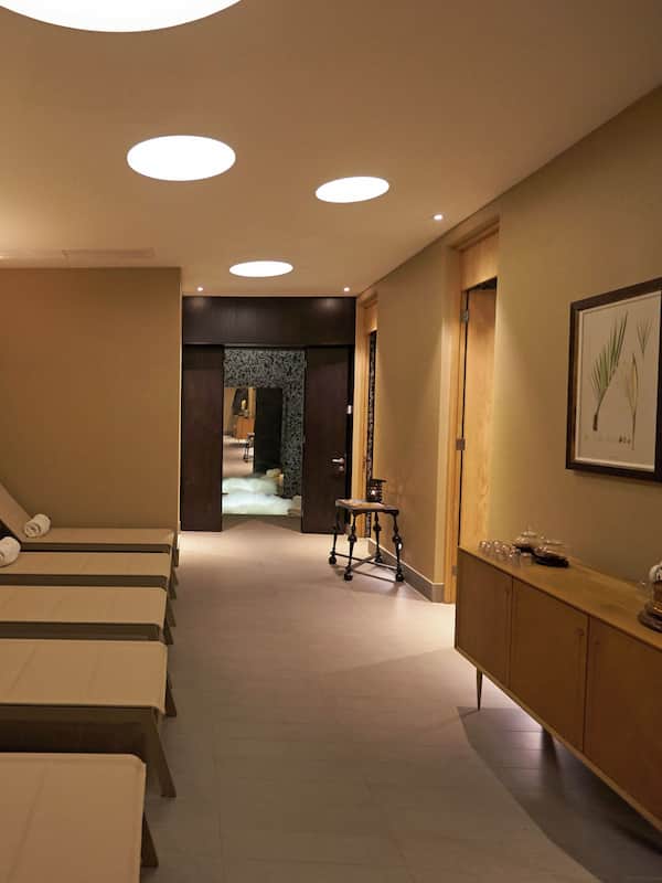 Salas de tratamientos para parejas, sauna, bañera de hidromasaje