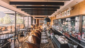 2 restauranter: lunsj, middag og brunsj serveres