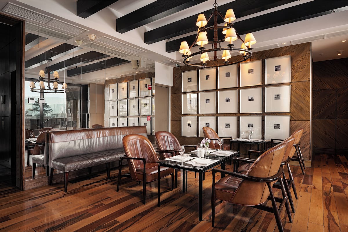 2 restaurants, lunch, dinner, brunch served; international cuisine