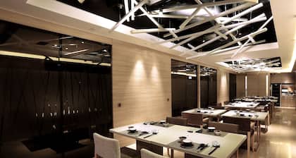 Lodgewood by Nina HospitalityäžšMong Kok