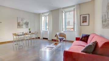 Familie appartement, 2 slaapkamers, 2 badkamers | Woonruimte | Een flatscreentelevisie