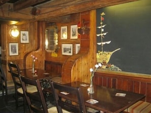 Bar (in der Unterkunft)