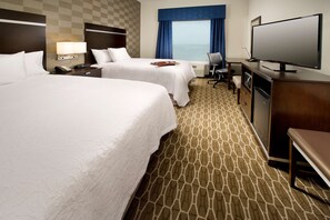 Premium bedding, desk, laptop workspace, blackout drapes - Hampton Inn & Suites Washington DC North/Gaithersburg (Gaithersburg)