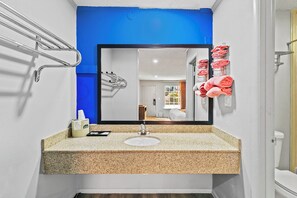 Room, 1 King Bed, Non Smoking | Bathroom | Rainfall showerhead, free toiletries, hair dryer, towels