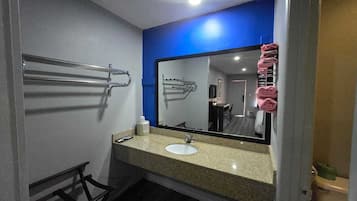 Rainfall showerhead, free toiletries, hair dryer, towels