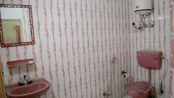 Shower, free toiletries