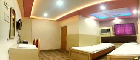 Kamar Double Standar | Ruang keluarga | TV LED