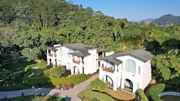 Villa with Garden View | Premium bedding, minibar, in-room safe, blackout curtains