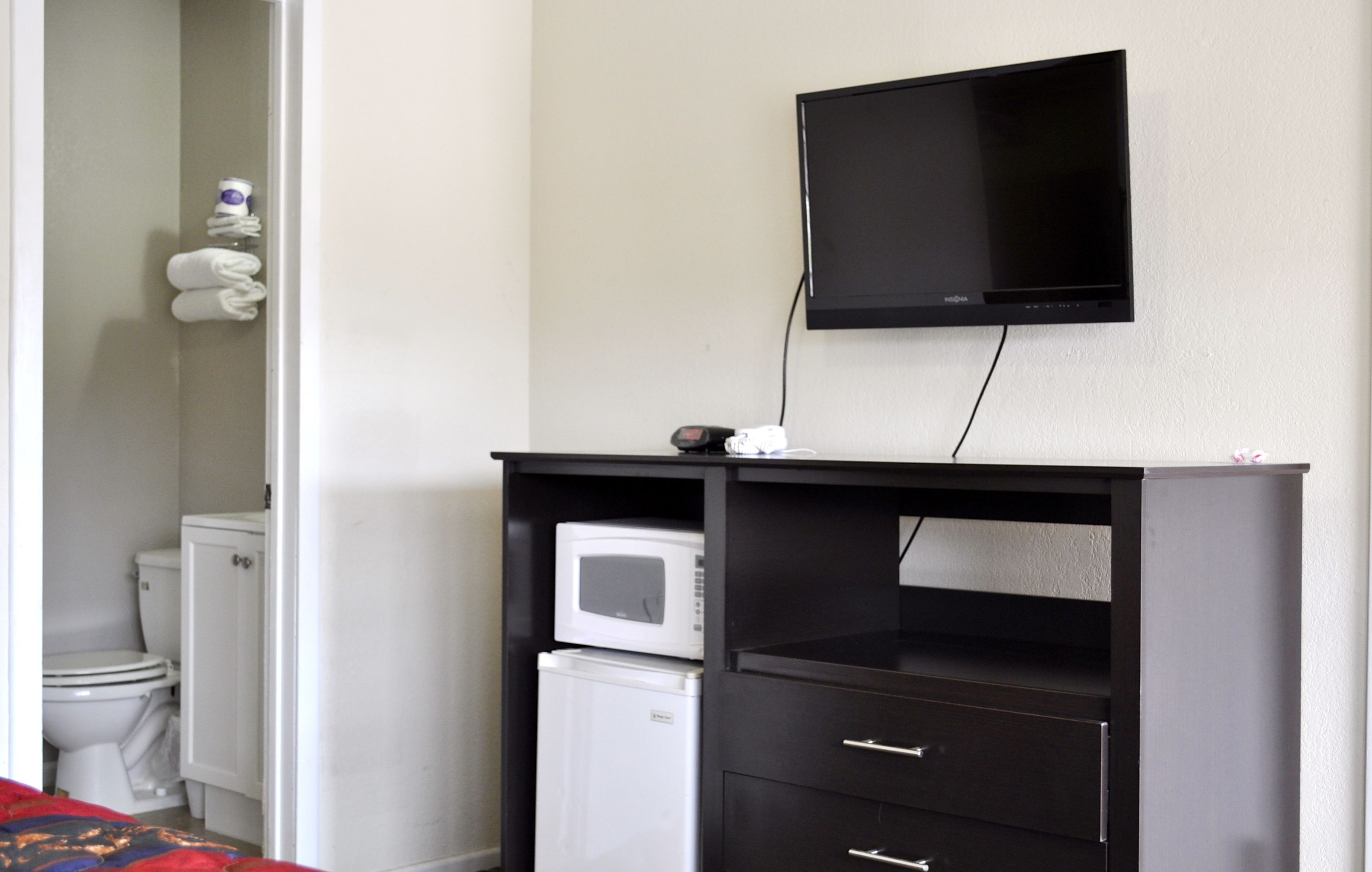 Televisión LED de 32 pulgadas con canales por cable y televisión 