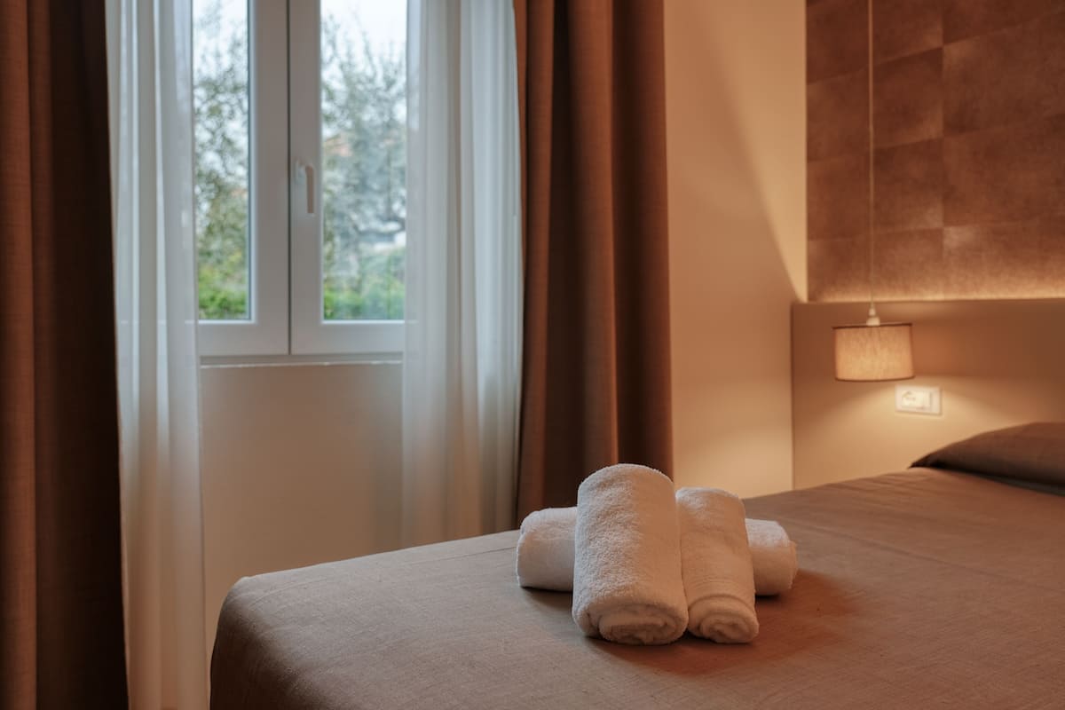 Economy-Doppelzimmer | 1 Schlafzimmer, Minibar, Zimmersafe, Schreibtisch